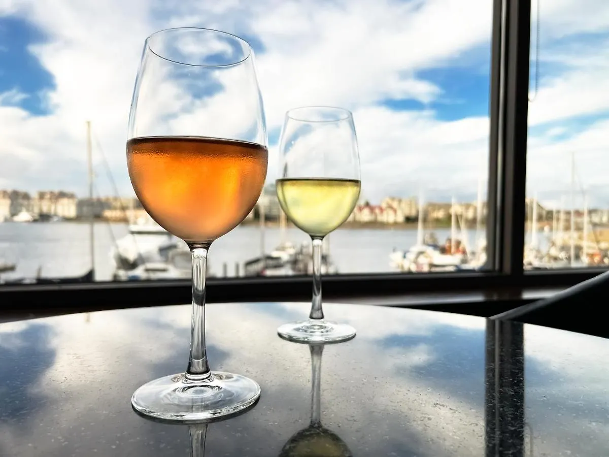 Coast Victoria Hotel & Marina By Apa