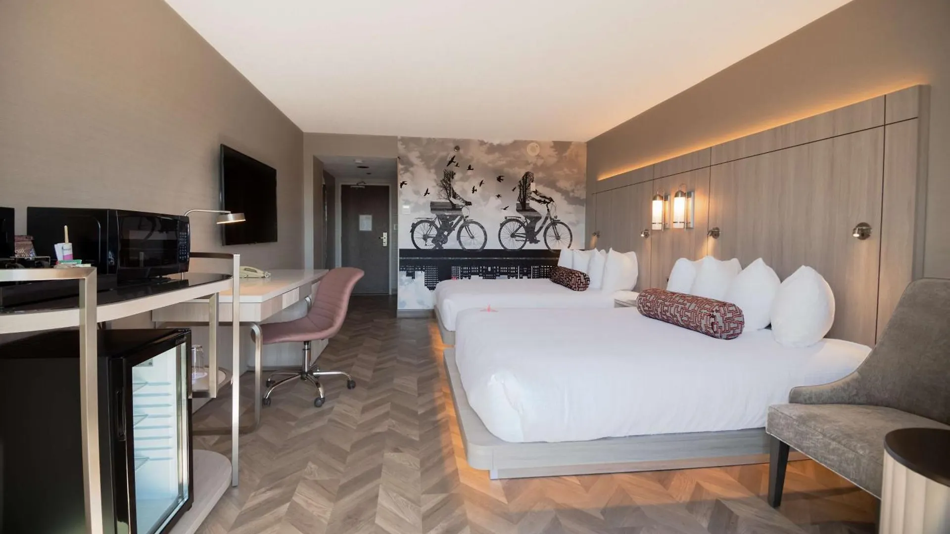 Coast Victoria Hotel & Marina By Apa