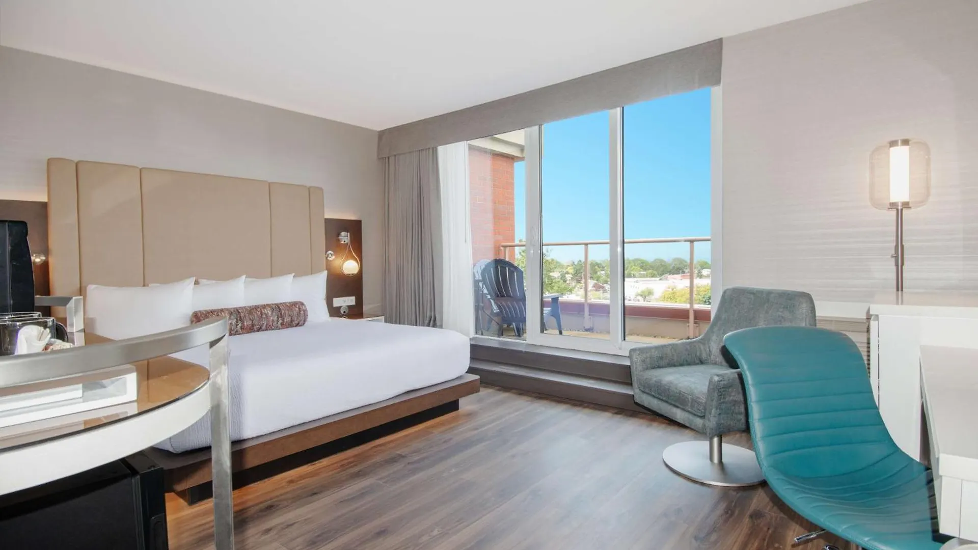 Coast Victoria Hotel & Marina By Apa