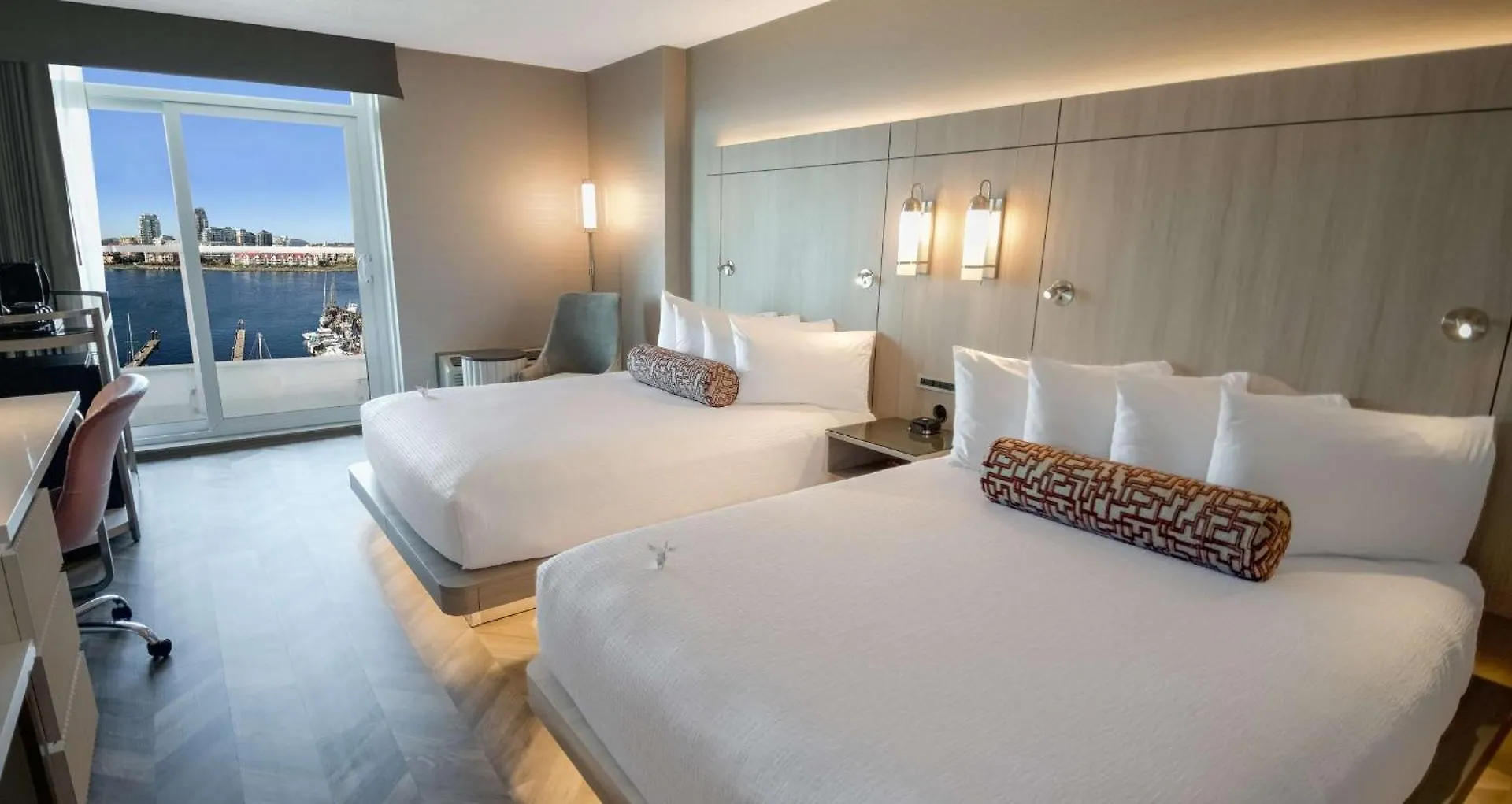 Coast Victoria Hotel & Marina By Apa