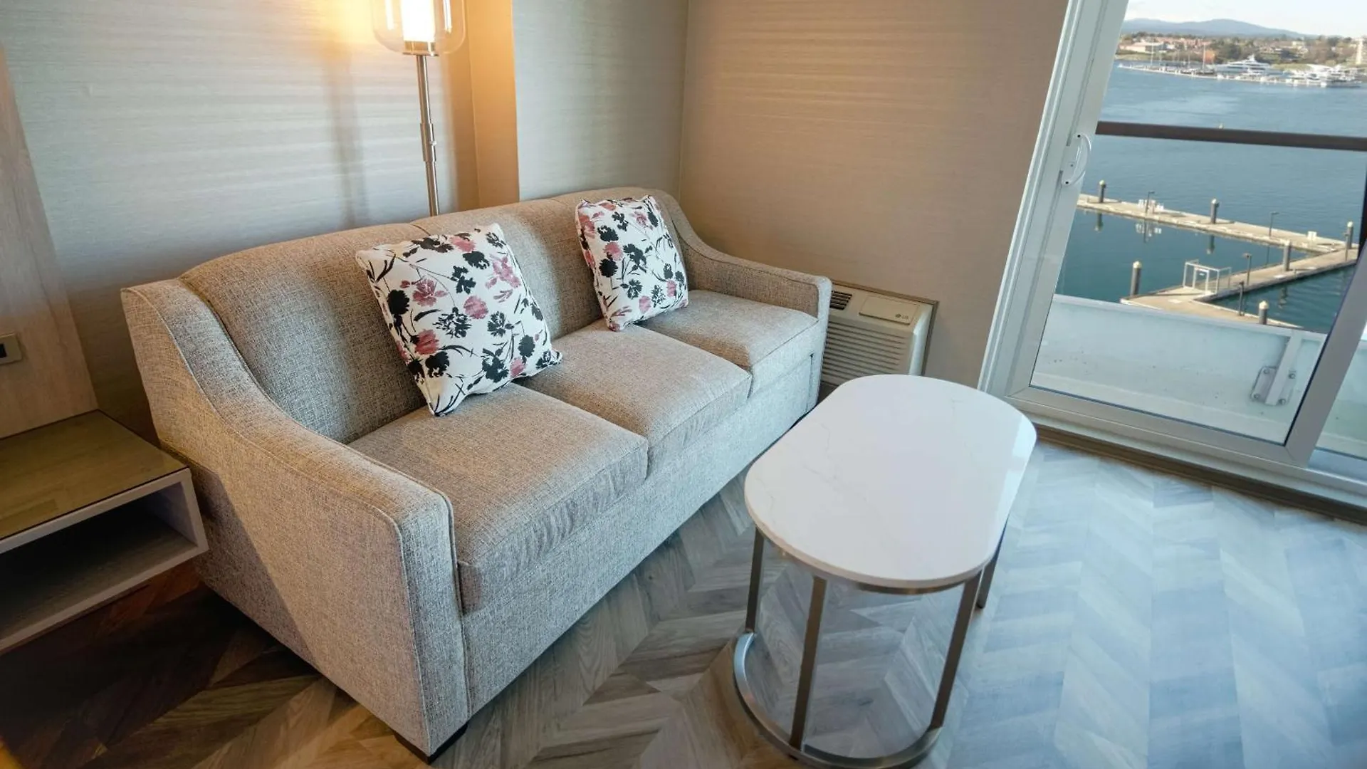 Coast Victoria Hotel & Marina By Apa