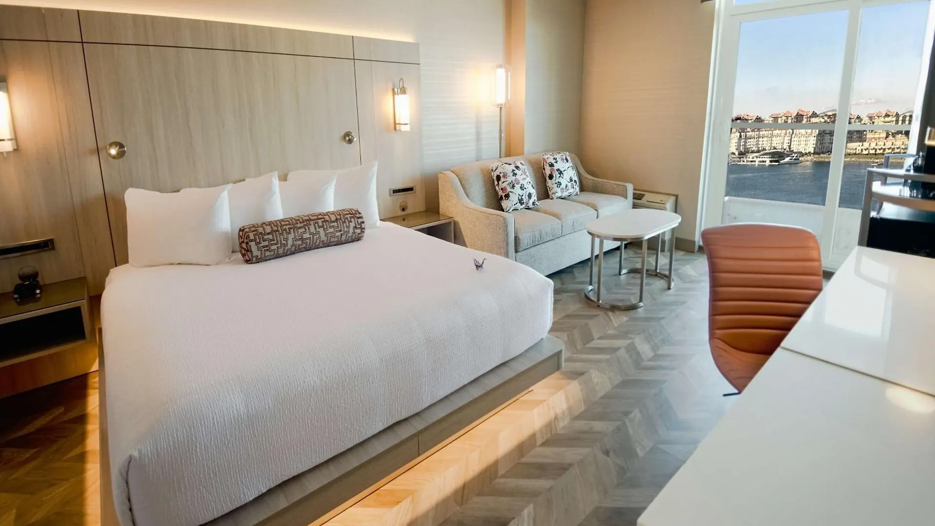 Coast Victoria Hotel & Marina By Apa