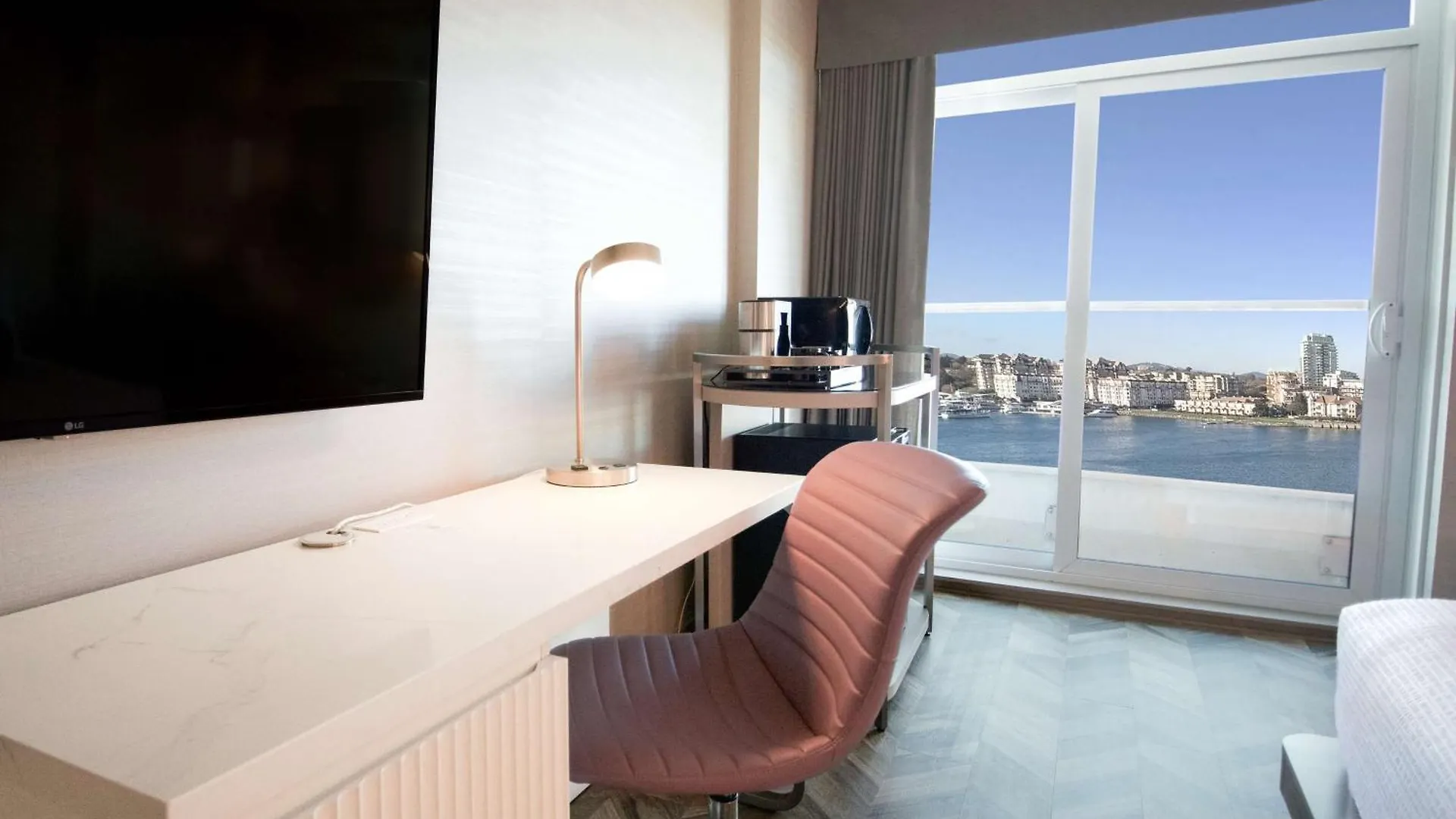 ****  Coast Victoria Hotel & Marina By Apa Canada