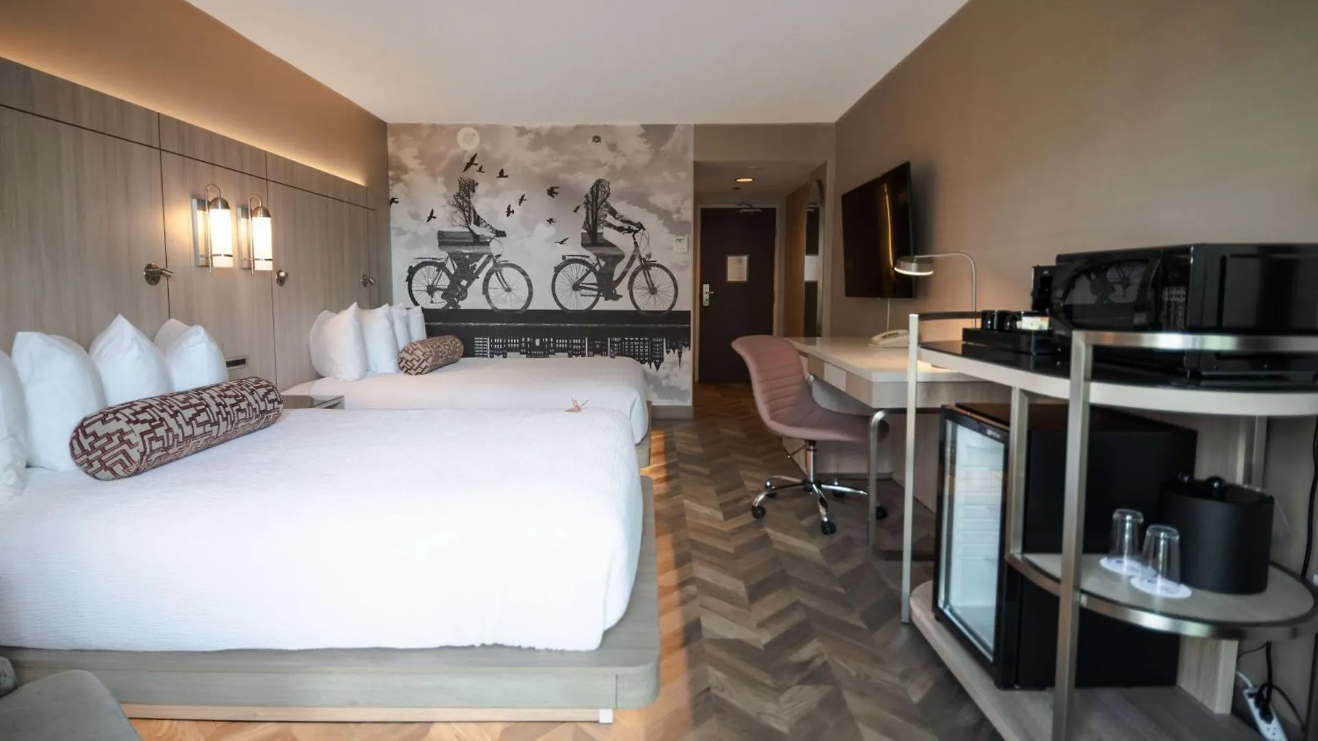 Coast Victoria Hotel & Marina By Apa