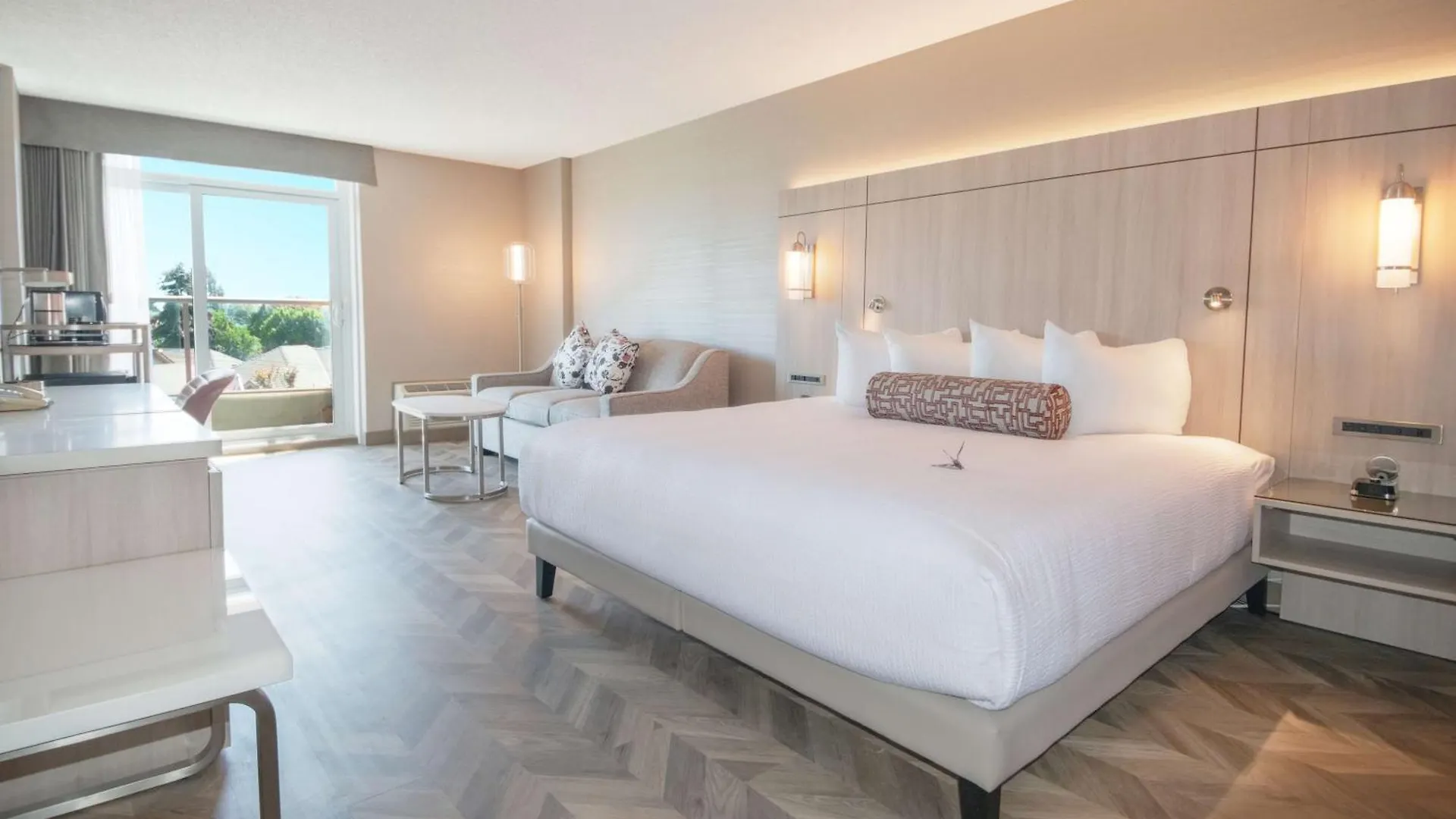 Coast Victoria Hotel & Marina By Apa