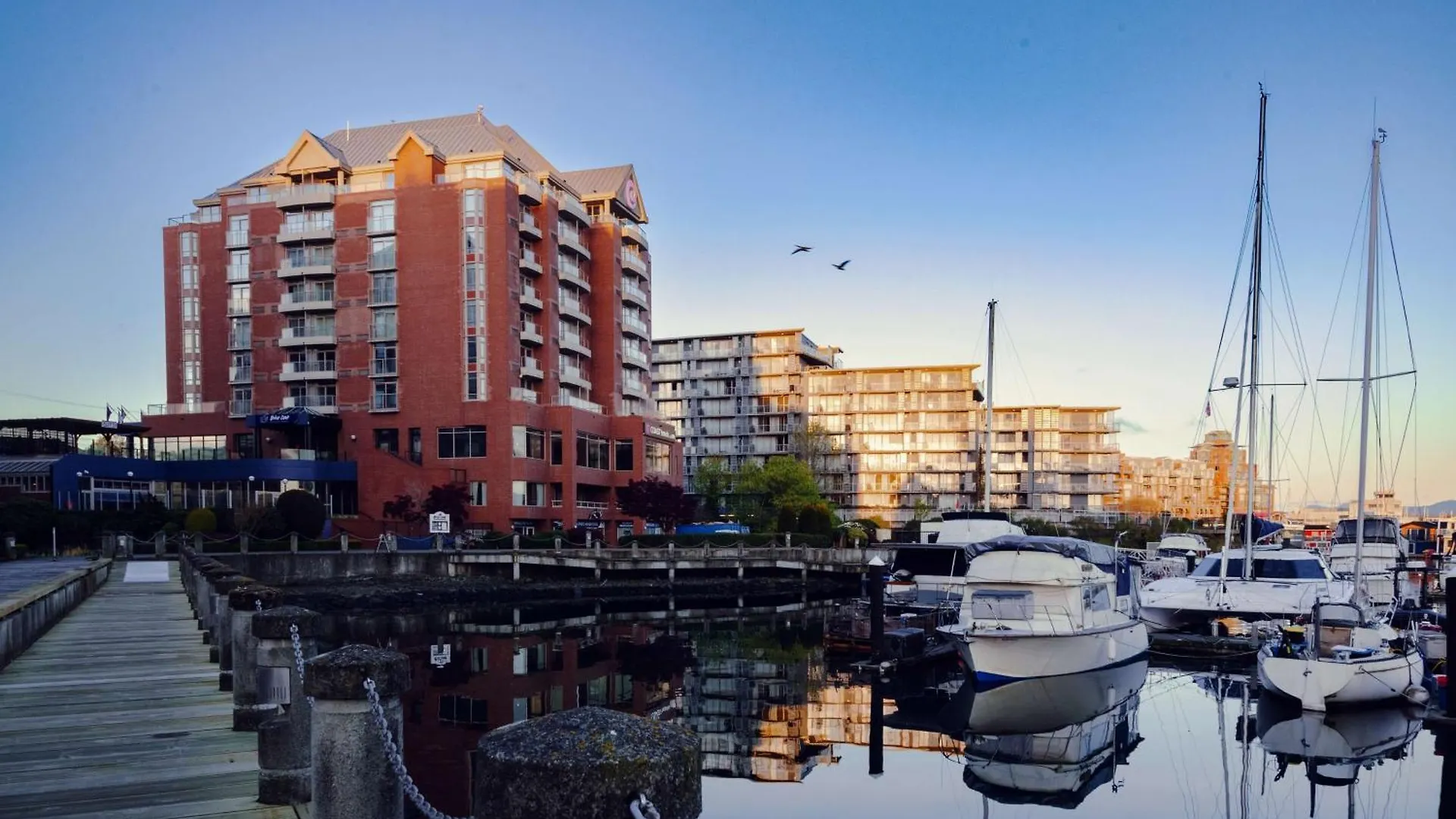 Coast Victoria Hotel & Marina By Apa