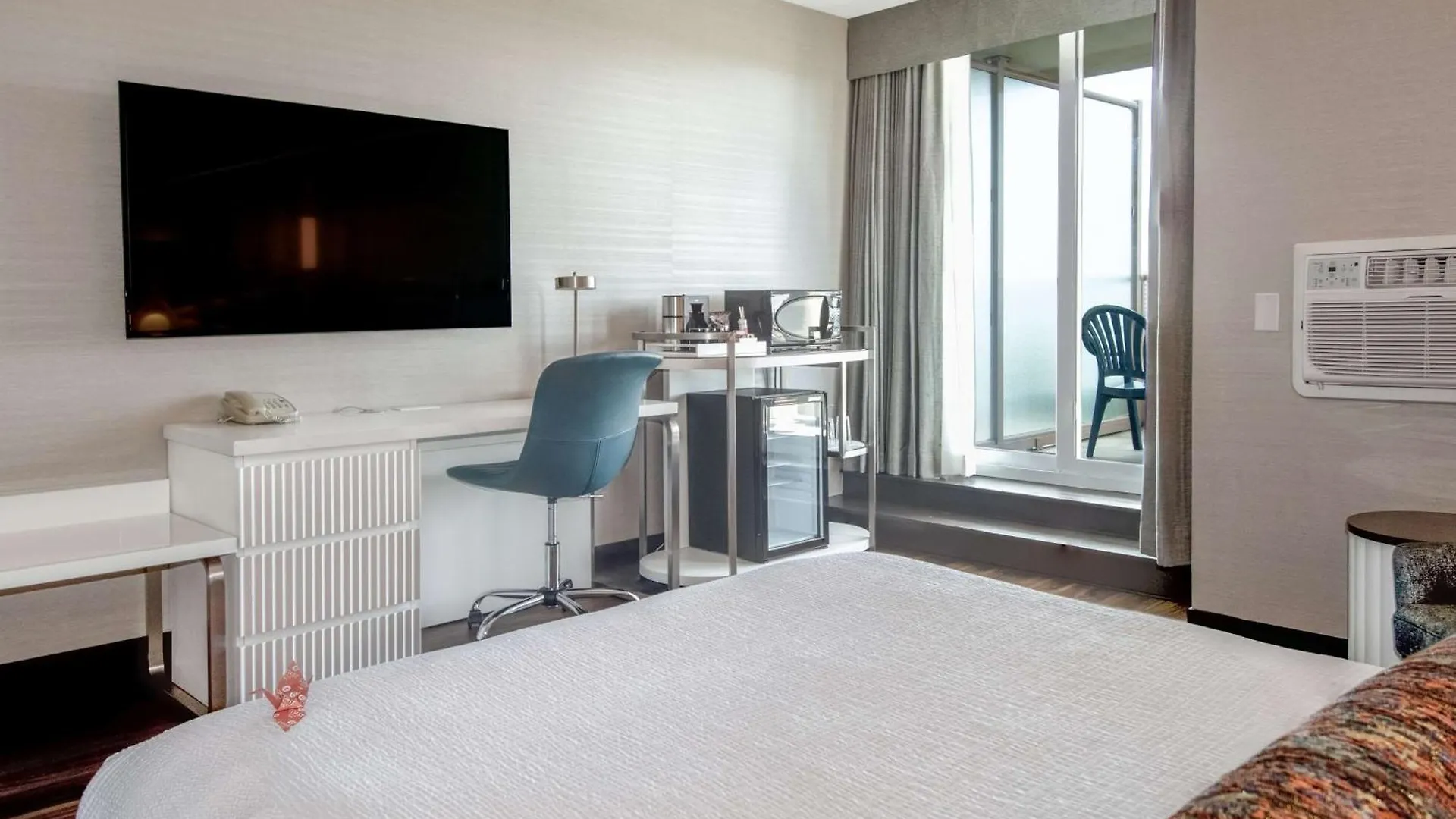 Coast Victoria Hotel & Marina By Apa 4*,  Canada