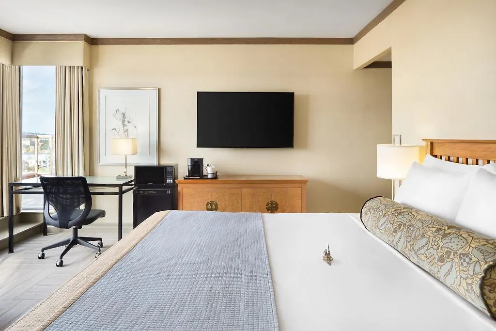 Coast Victoria Hotel & Marina By Apa