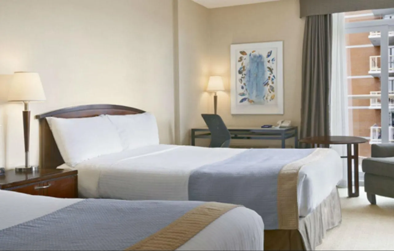 Coast Victoria Hotel & Marina By Apa 4*,