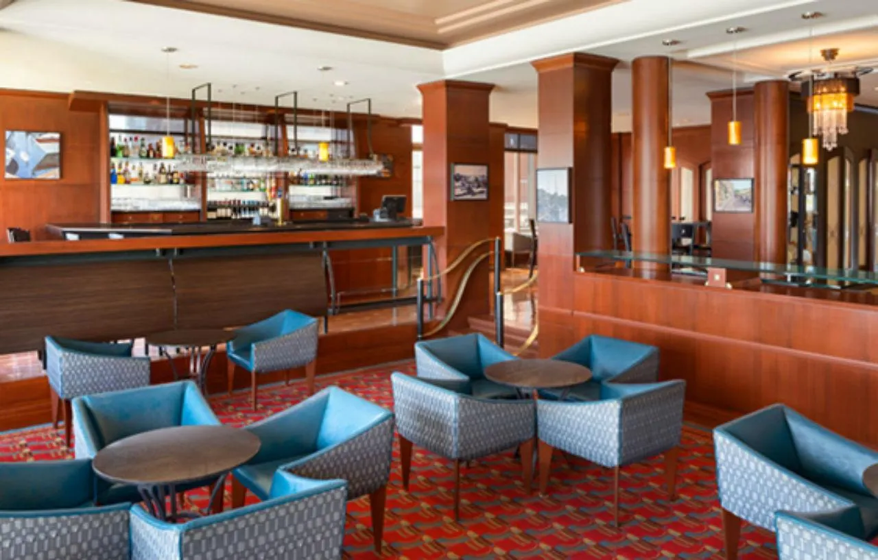 Coast Victoria Hotel & Marina By Apa