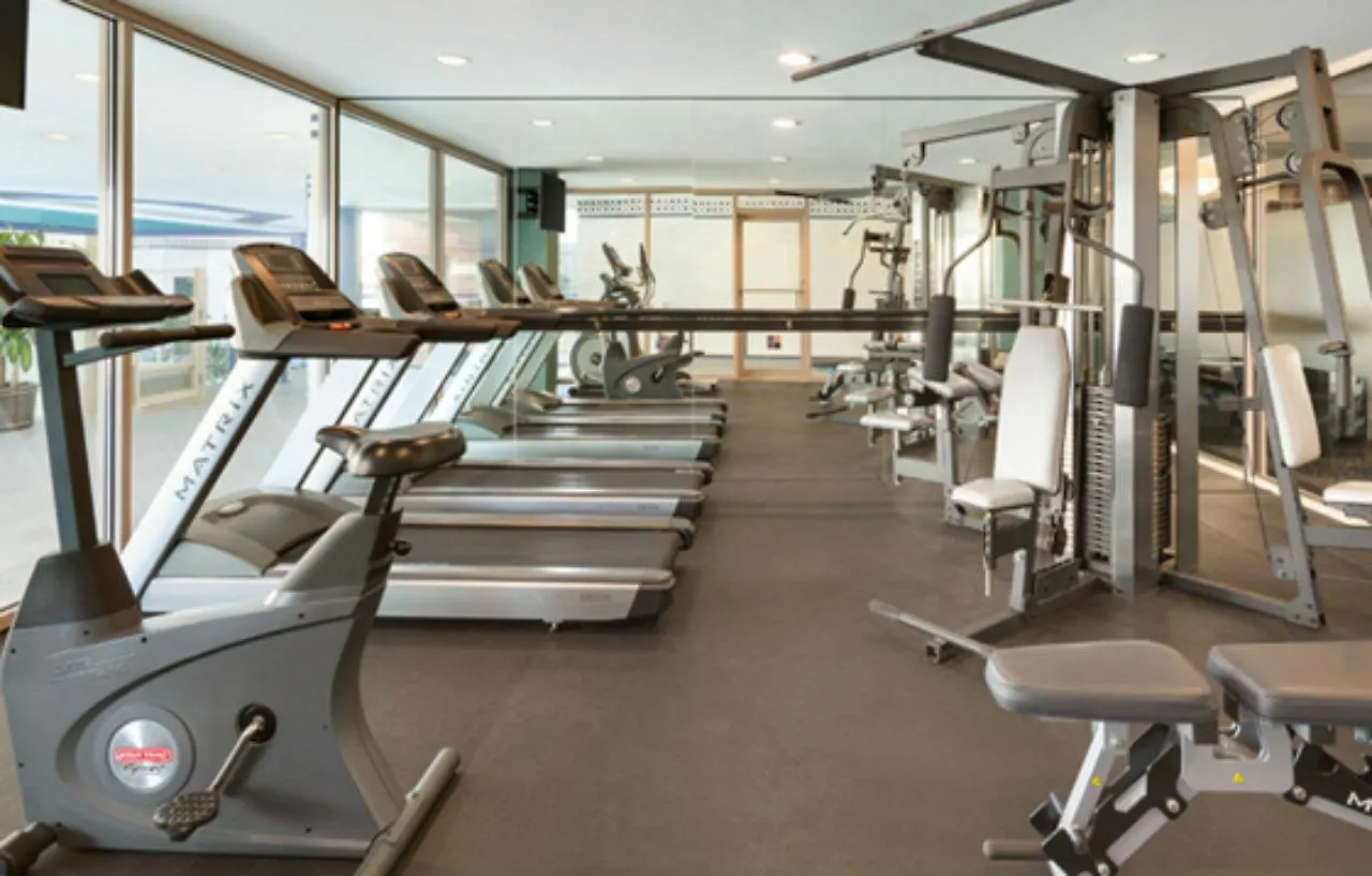 Coast Victoria Hotel & Marina By Apa